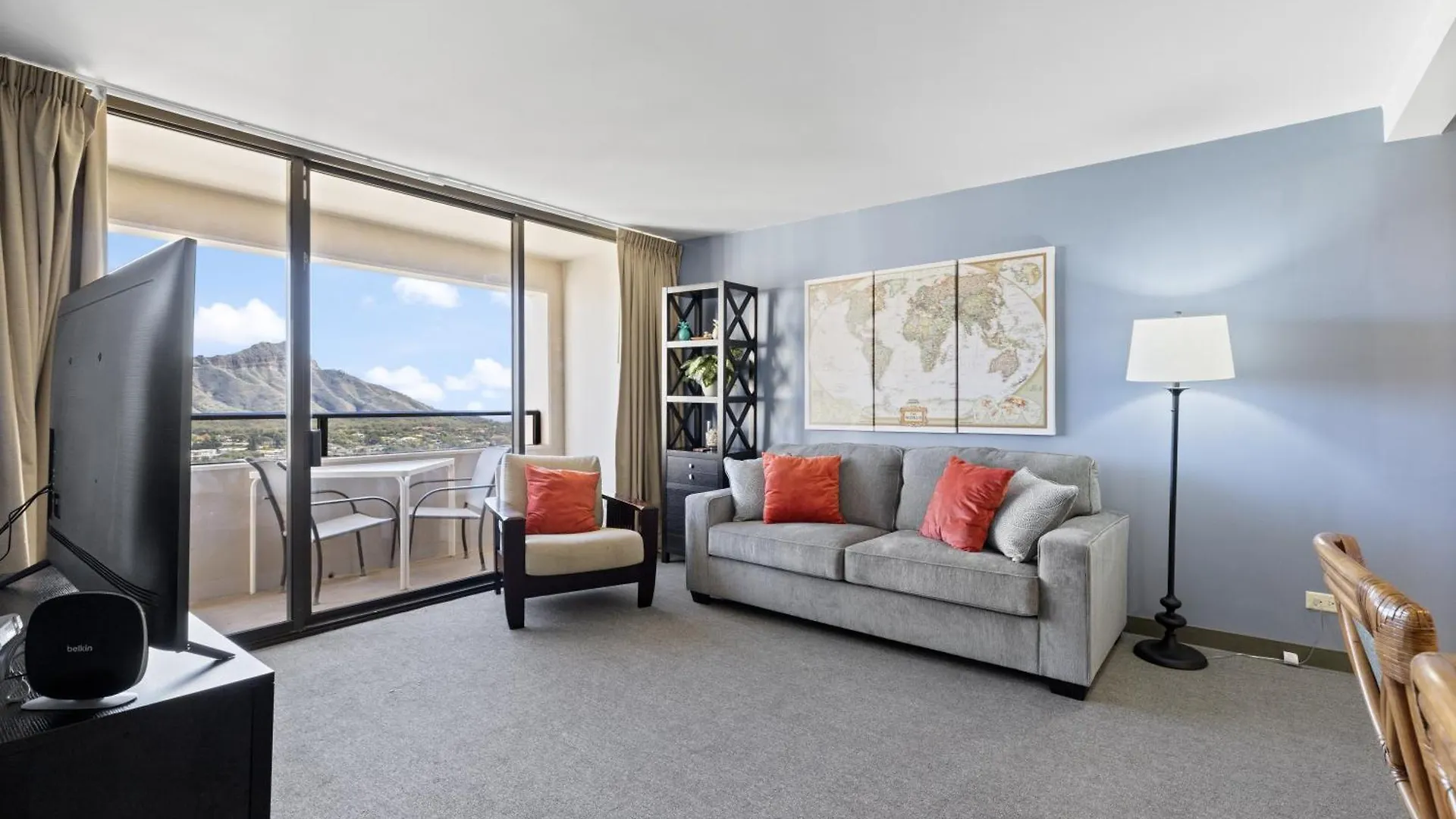 Spectacular Ocean & Diamond Head View 2 Bedroom Condo With Free Parking! Honolulu 0*,  United States
